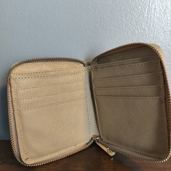 Elegant Beige Monogram Wallet - Picture 5 of 5